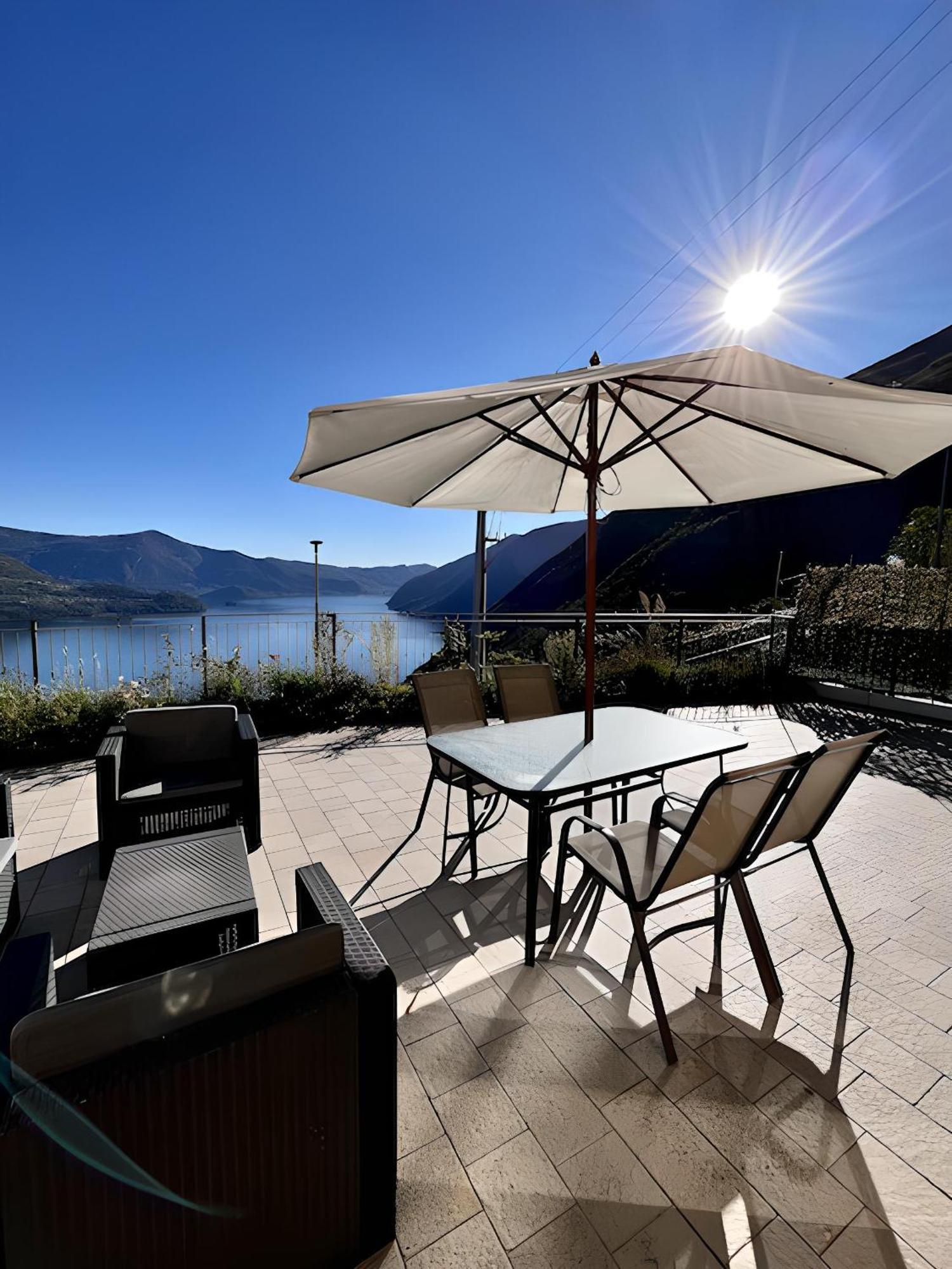 Appartamento Grande Terrazza Vista Lago Parzanica 외부 사진